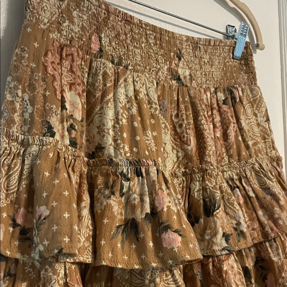 American Eagle Outfitters Floral Tiered Ruffle Mini Skirt in Tan and Cream - Picture 5 of 9